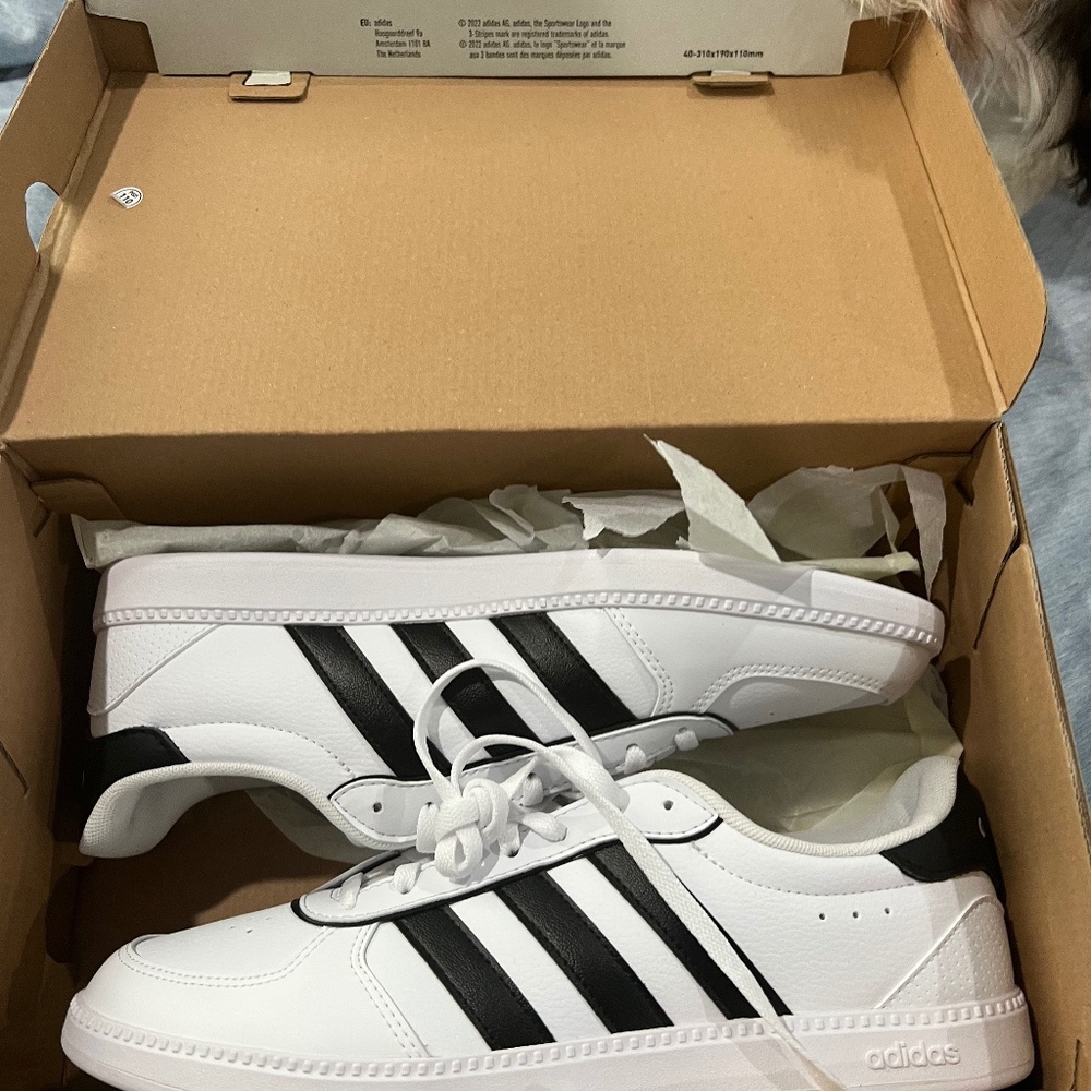 Addida breaknet sleek woman